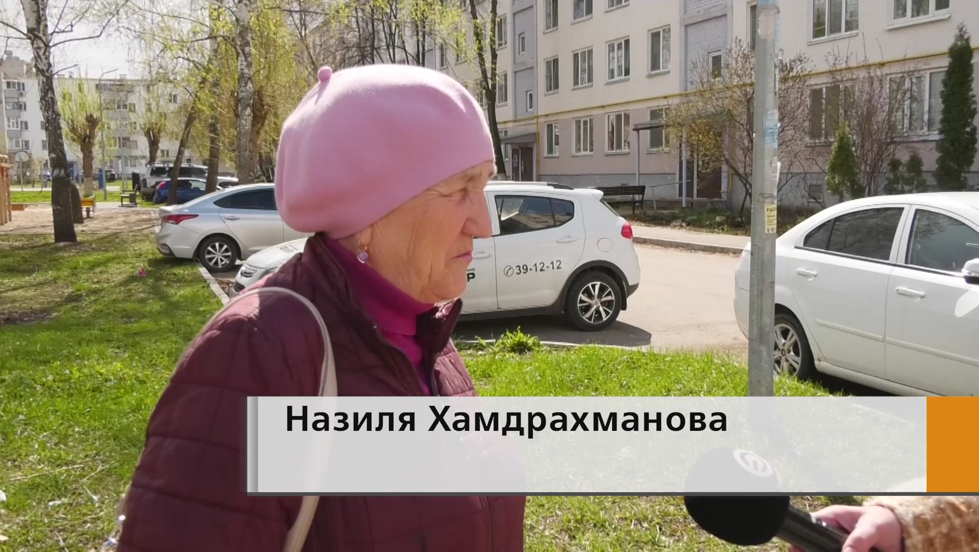 Ветер превратил наш двор в свалку