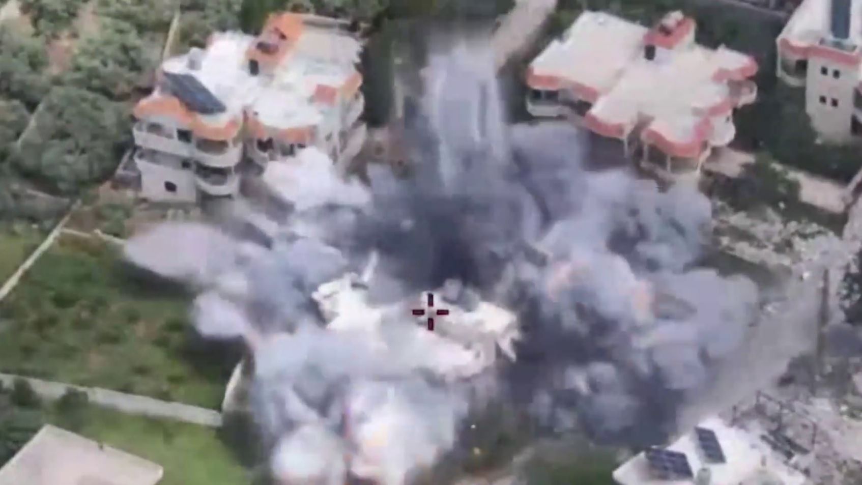 جنوب لبنان.. الجيش الإسرائيلي يستهدف البنية التحتية التابعة لحزب الله