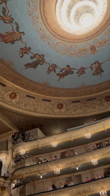 Богатое убранство Мариинского театра в Санкт-Петербурге