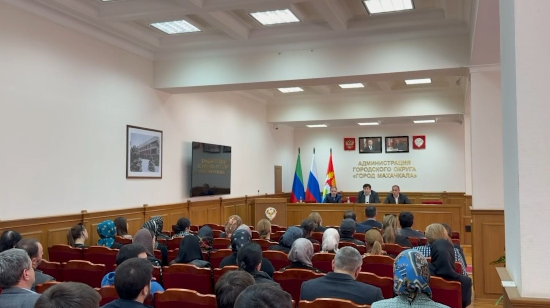В Махачкале продолжается работа по оказанию помощи пострадавшим от ЧС