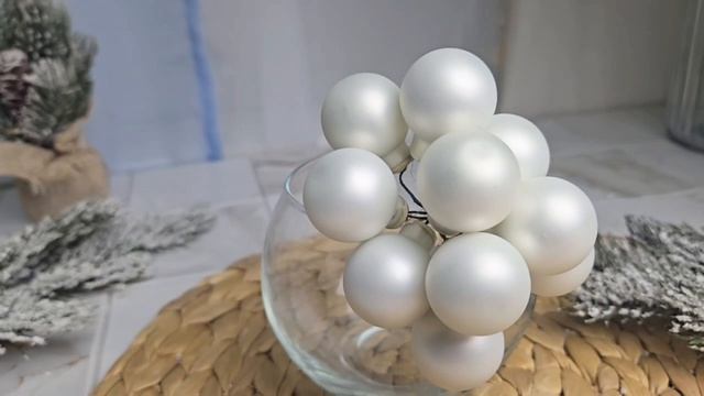 ГРОЗДЬ стеклянных матовых шариков на проволоке 12 шаров по 25 мм цвет: белый 2000662