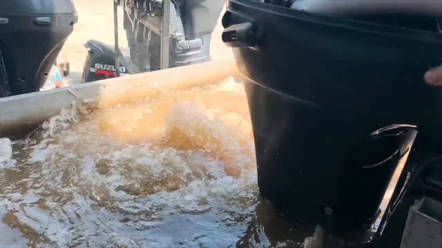 Арт. 1179 Запуск лодочного мотора Suzuki DF140A, 2013 год.