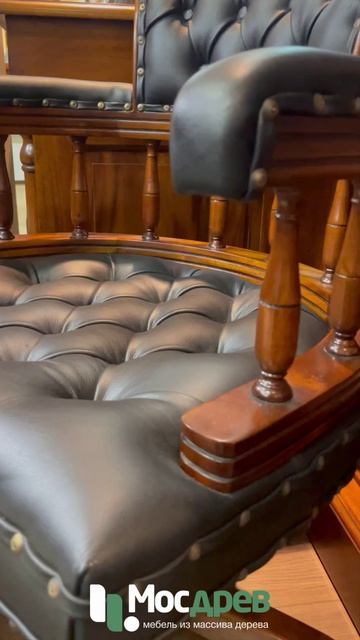 Кресло офисное черное МИГ364 из красного дерева от фабрики Satin Furniture (Индонезия)