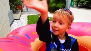 Истории о том, как Влад и Никита играют в кафе.