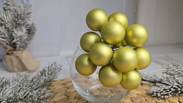 ГРОЗДЬ стеклянных матовых шариков на проволоке 12 шаров по 25 мм цвет: оливковый 2000692