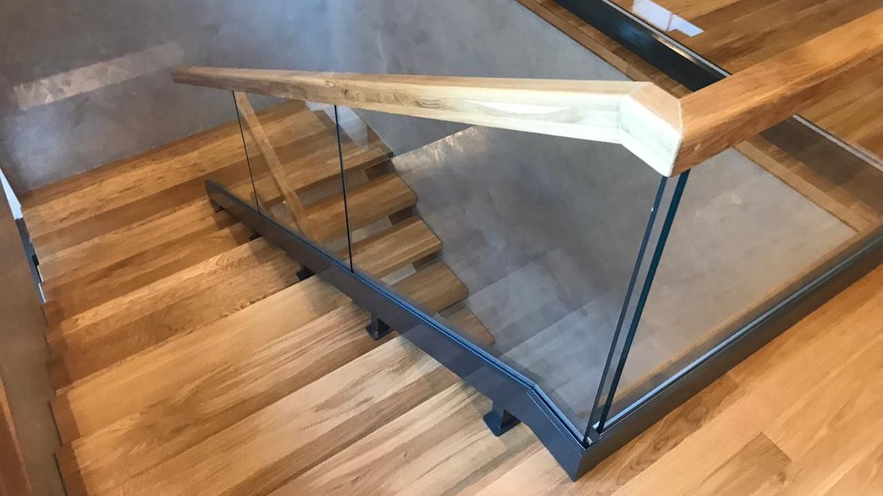 Ограждения из стекла и металла