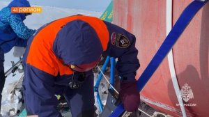 СПАСАТЕЛИ МЧС РАЗВЕРНУЛИ ВЕДОМСТВЕННЫЙ ФЛАГ НА ВЕРШИНЕ КЛЮЧЕВСКОЙ СОПКИ НА КАМЧАТКЕ • НОВОСТИ