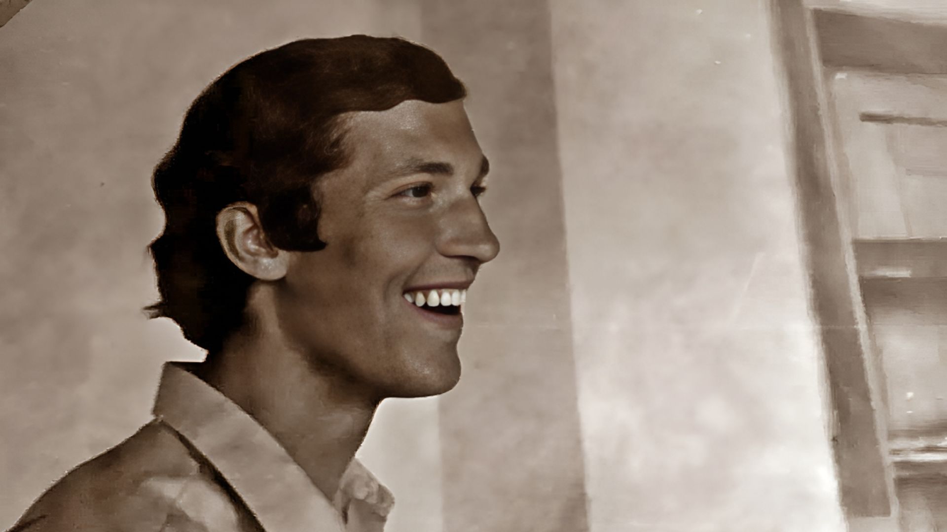 Закружила голову парню чернобровому.