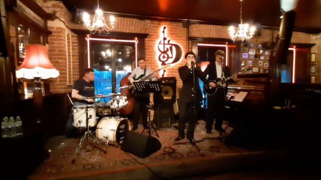 The Blues Bees - Off the Wall stratocastro