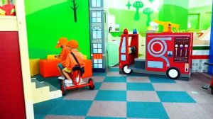 Влад и Никита играют в профессии