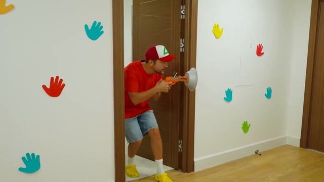 Крис строит секретную комнату в одном цвете