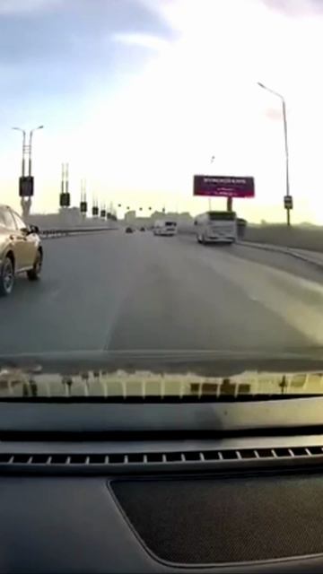 Опасная езда на трассе в Омске