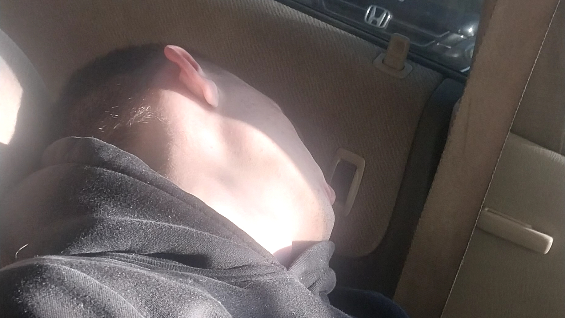 А ты любишь спать в машине?