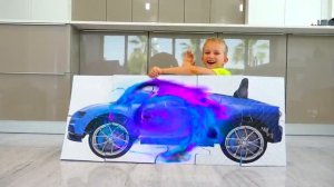 Влад и Никита играют с волшебными пазлами