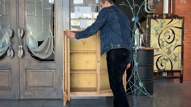 Продаем шкаф-витрину. Собственное изготовление. Семейная столярная мастерская Руки помнят.