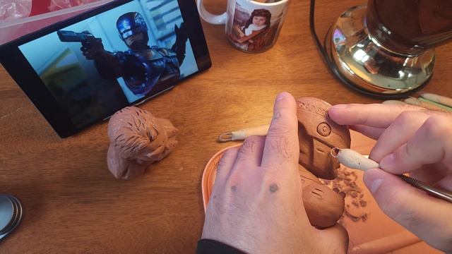 Делаю узнаваемые лица из фильмов и в дальнейшем отливаю пластмассой 12