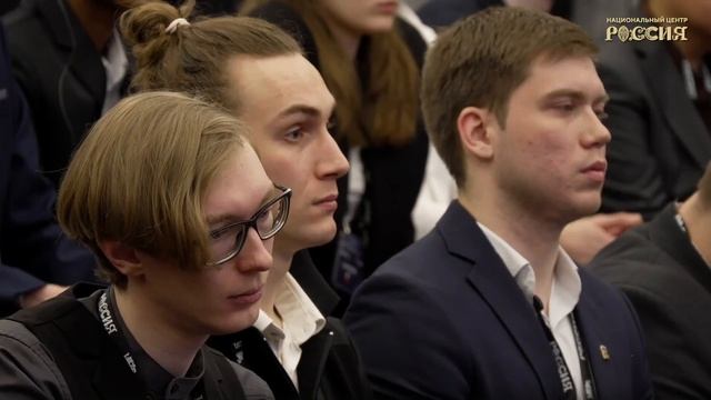 Команда из агентов нейросети на старте карьеры  Максим Орешкин о возможностях молодежи