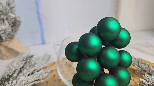 ГРОЗДЬ стеклянных матовых шариков на проволоке 12 шаров по 25 мм цвет: зелёный 2000689