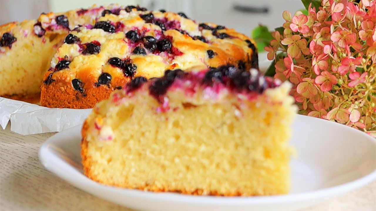 Творог Плюс Нежнейшее Тесто и сверху насыпаем ЯГОДЫ. Очень Вкусный Пирог который покорит Всех