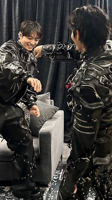 Тэхен Чонгук знаменитое приветствие 