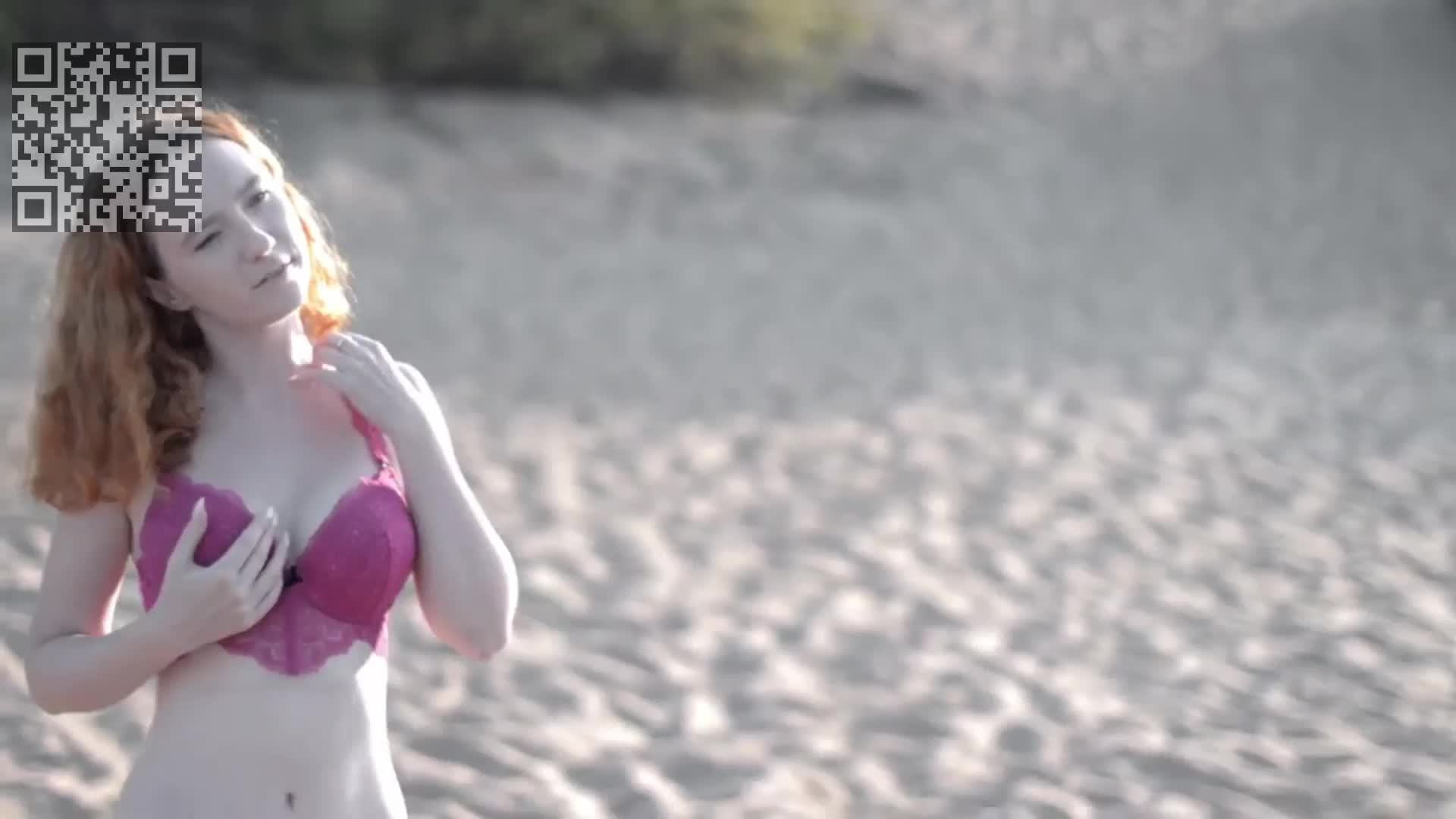 Девушка на пляже