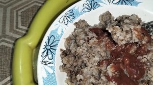 Мукбанг гречневая каша с мясом и салат из огурцов