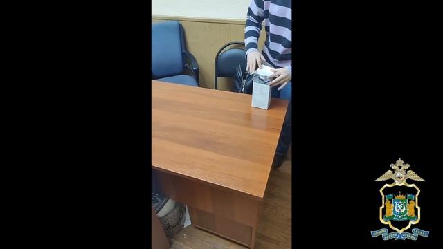 В Югре полицейские нашли пропавшую в ночи девушку с 40 тысячами евро и пресекли телефонную аферу