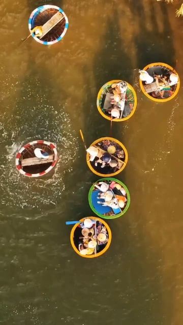 АТТРАКЦИОН С КАТАНИЕМ НА КРУГЛЫХ ЛОДКАХ-ТХУНГ ЧАЙ