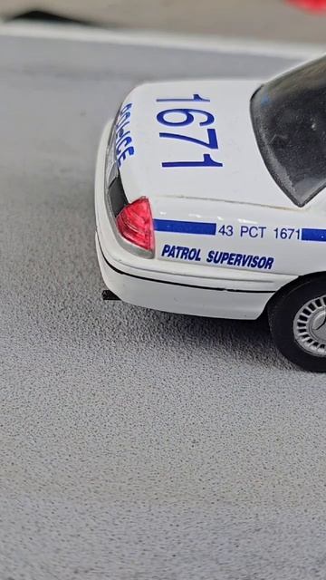 Полицейская машина Vs скотч