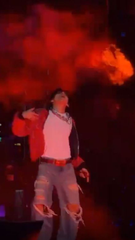 BTS ЖГУТ СЦЕНУ...