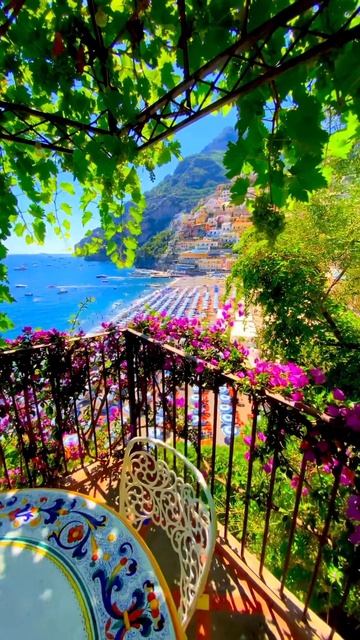 Маленький городок на побережье недалеко от Салерно. Именно в честь нимфы и был назван город Позитано