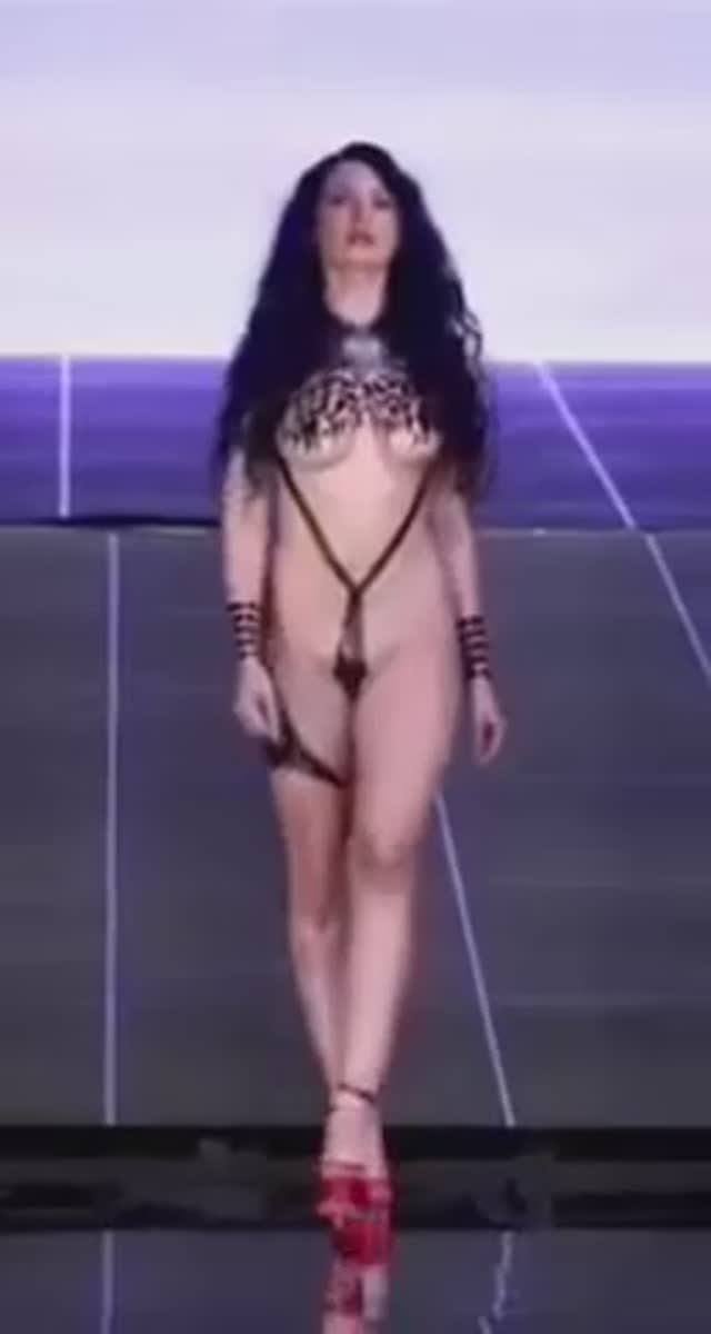 Девушки а вы куда будете такое носить по какому случаю?! 