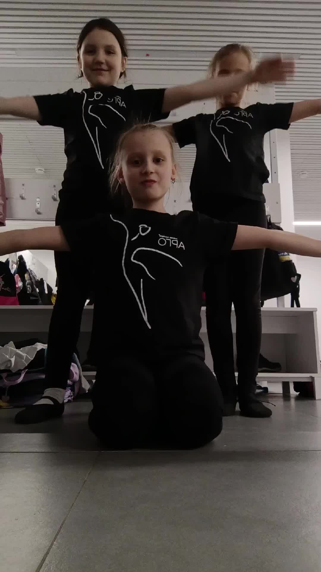 СУПЕР ТРОИЦА ТАНЦУЕТ!!!