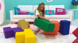 Настя рассказывает детям правила безопасности в лесу