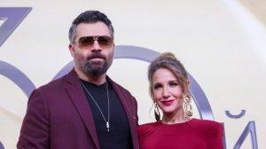 Брак под ударом? Ковальчук отреагировала на горячие танцы Чумакова с поклонницей