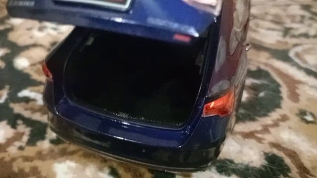 Новый автомобиль шкода Октавия про седан масштаб 1:18.