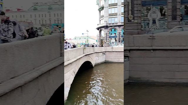 Где находится Казанский мост и собор?