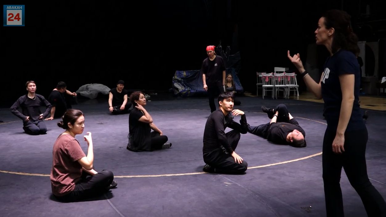 Стандарты ГИТИСа на хакасской сцене: столичные мастера дают уроки актёрам театра Топанова