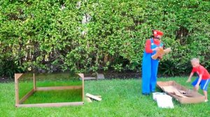 Влад и Никита играют с детскими игрушечными домиками   Подборка видео для детей