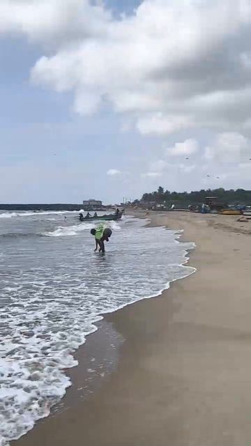 Последние золотые деньки гуляю по пляжу Индийского океана