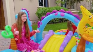 Настя и Мия убирают вместе в гараже ｜ Сборник полезных