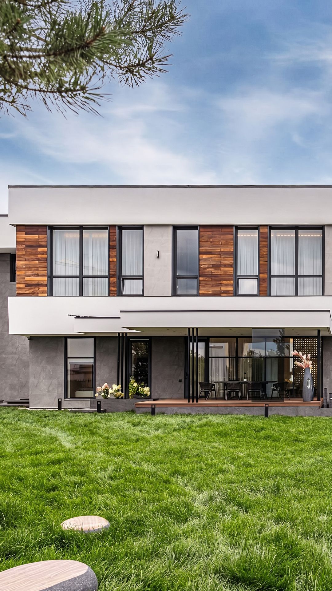 Дом с носорогом! Видели такое?