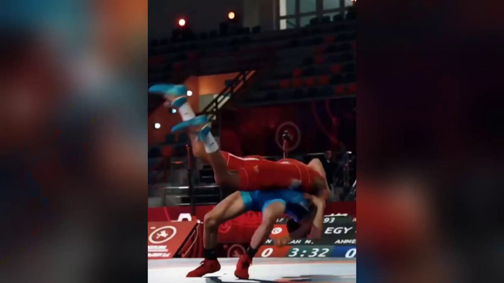 مصارع مصري يخطف الأنظار بحركة مبهرة