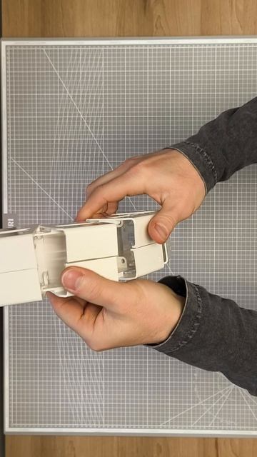 КВАДРАТНЫЙ белый с малым основанием