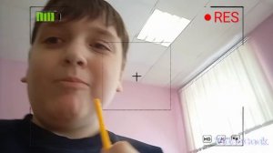 Злой Савелий 😈😈😈 жрёт чупа-чупс из помойки в школе