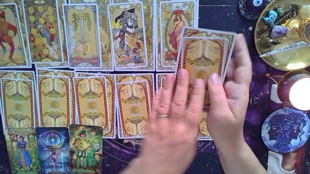 Близнецы. Финансово- успешный год вам гарантирован. Солярный расклад.