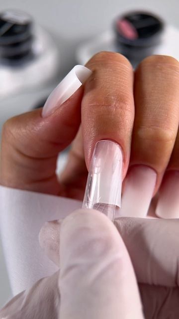 Феноменальный полимер  ваш помощник для трендового маникюра с прочными торцами 05 мм WB 99354095