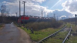 Электровоз 3ЭС5К-157 проходит станцию Ройка 29.03.25