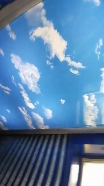 Натяжной потолок с фотопечатью Небо с облаками и запотолочной подсветкой