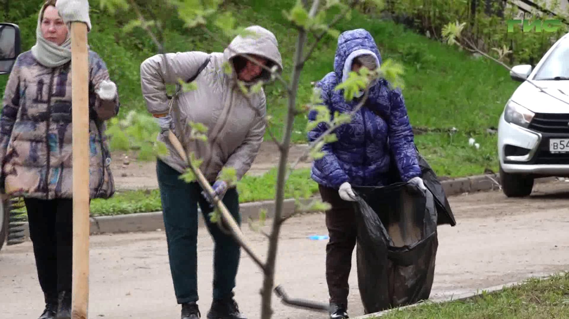 Команда администрации Самары вышла на субботник
